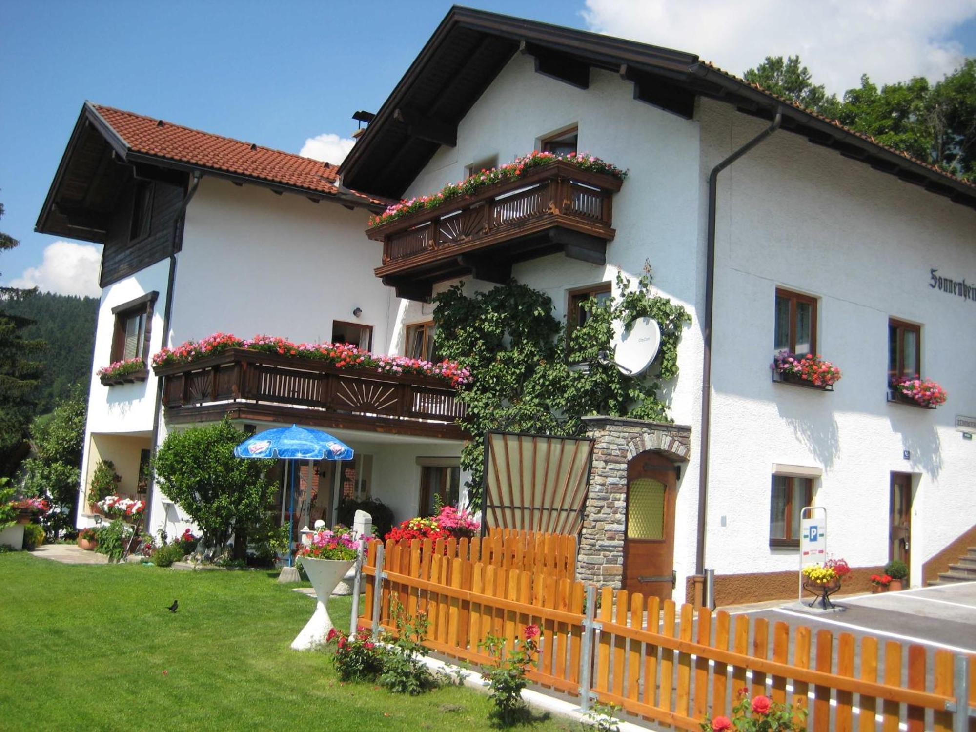 Gaestehaus Sonnenheim Thaur Exterior photo